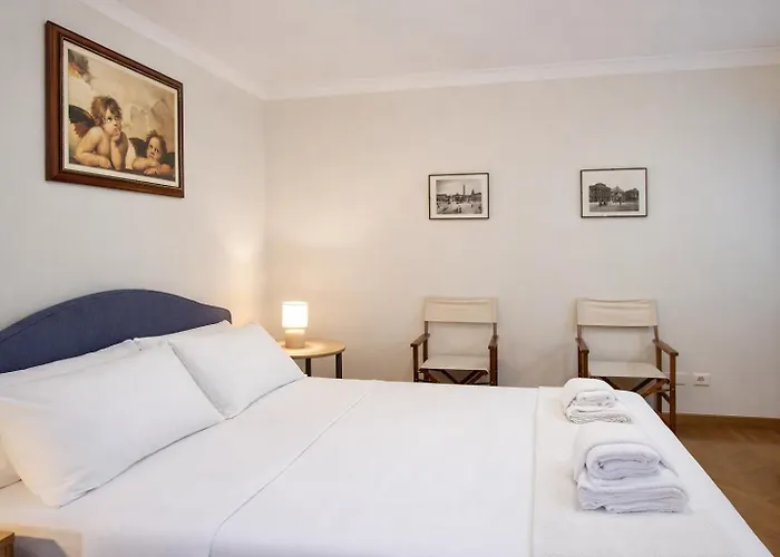 Peaceful In Piazza Venezia's Alleys Appartement *