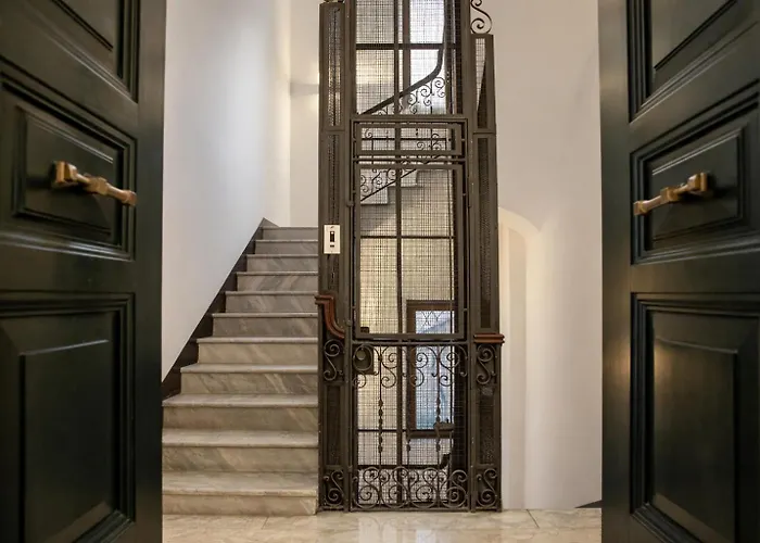 Peaceful In Piazza Venezia's Alleys Appartement *